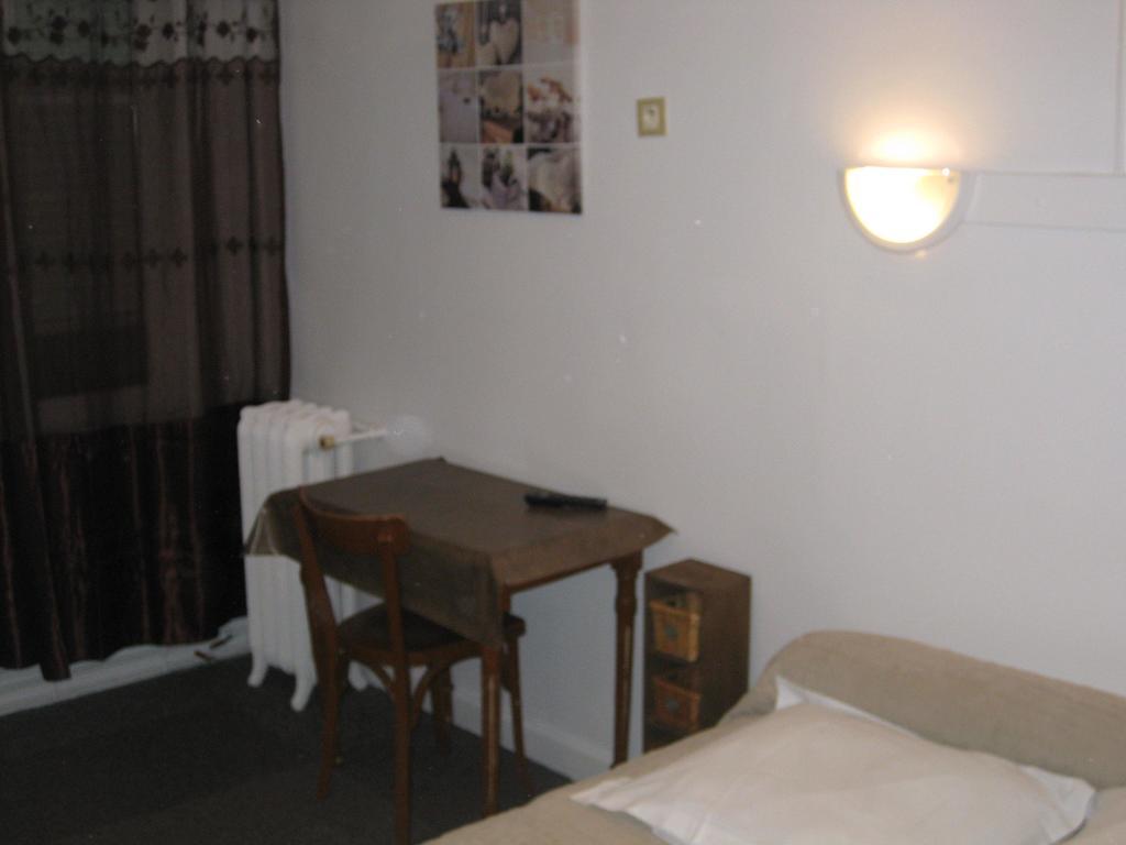 Le Monopole Hotel Reims Værelse billede